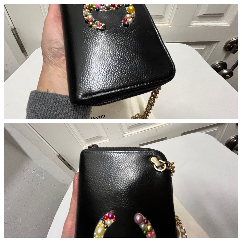 CHANEL Black and Gold Crossbody Bag with Iconic Design - Picture 4 of 10